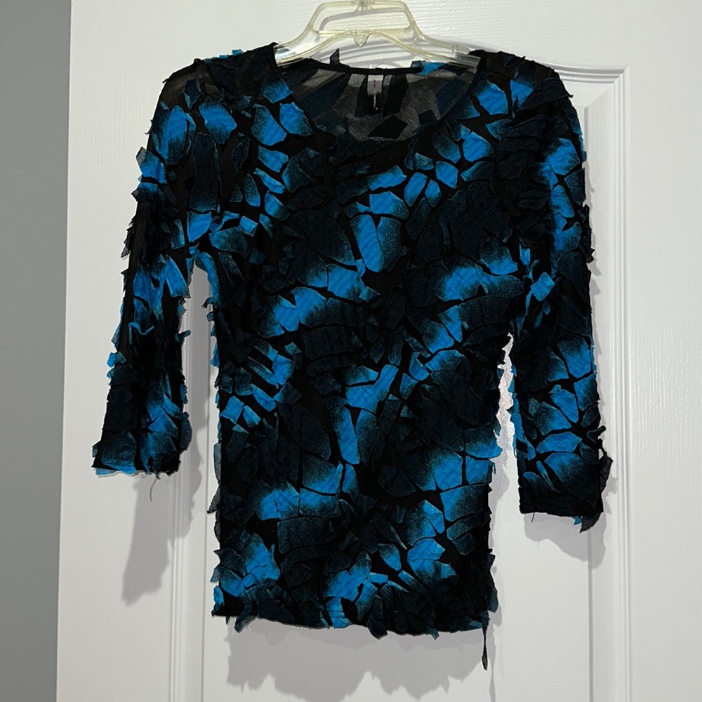 3/4 sleeve half see through top (body bra and below have undertop).